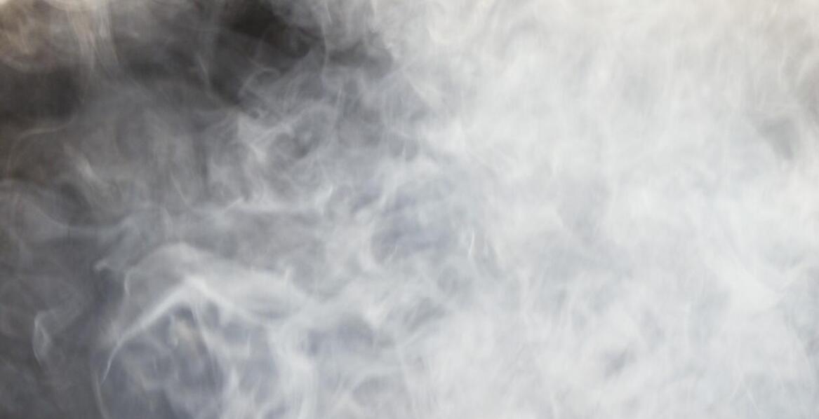 Zastosowanie dymnej świecy w rekonstrukcjach historycznych: efekty i bezpieczeństwo