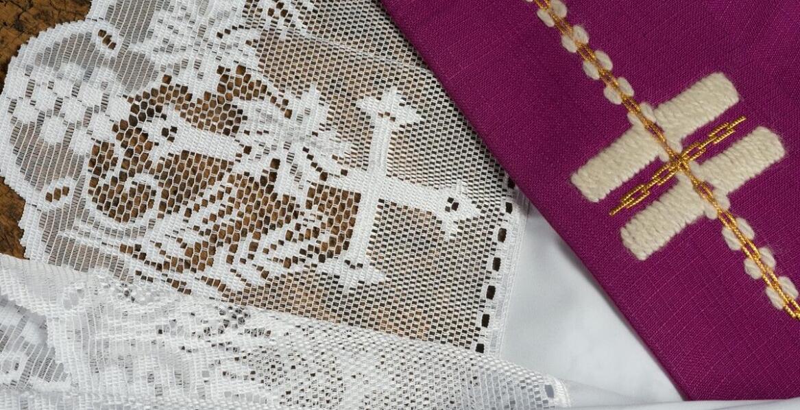 Symbolism of Ars Sacra in the Context of the Liturgical Season: What Sets It Apart?