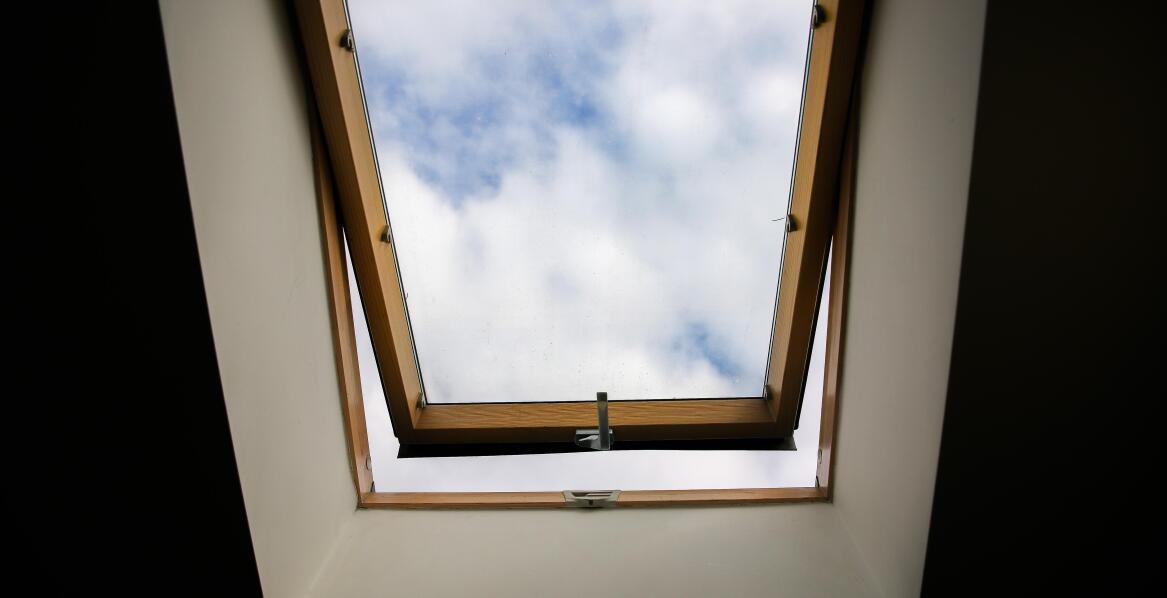 Die Rolle der richtigen Montage in der Haltbarkeit von Dachfenstern