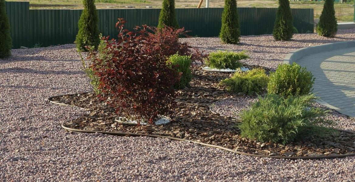 Ozdobne kruszywa jako sposób na stworzenie harmonijnego podjazdu.