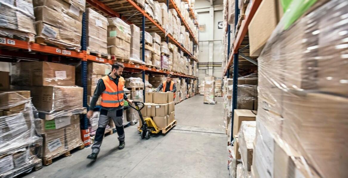 Jak przeładunek towarów wpływa na operacyjną elastyczność w e-commerce