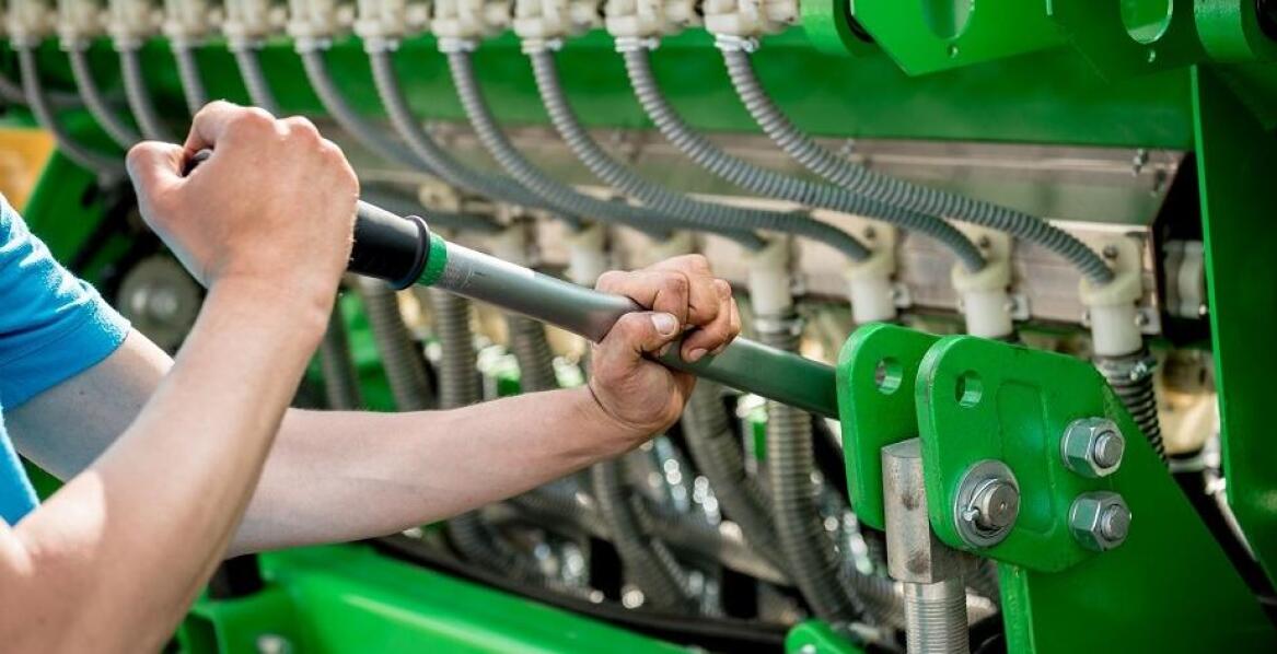 Serwis maszyn rolniczych – jakie czynniki wpływają na jakość tych usług?