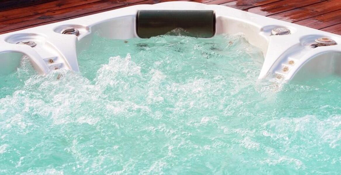 Nowoczesne technologie czystości wody w 7-osobowym jacuzzi