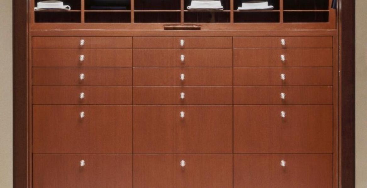 Szafy wnękowe na zamówienie – co warto wiedzieć przed podjęciem decyzji o zakupie?