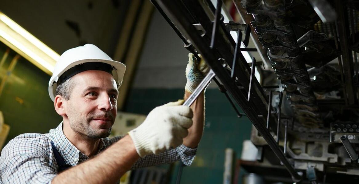 Efektywność maszyn dzięki regularnej konserwacji i serwisowaniu