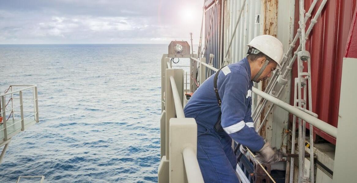 Serwisowanie systemów GMDSS: Dlaczego jest niezbędne dla bezpiecznej nawigacji?