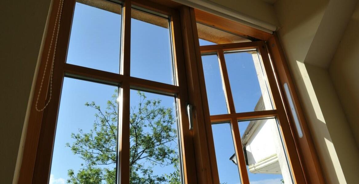 Jakie są różnice między drewnianymi oknami a drewniano-aluminiowymi?