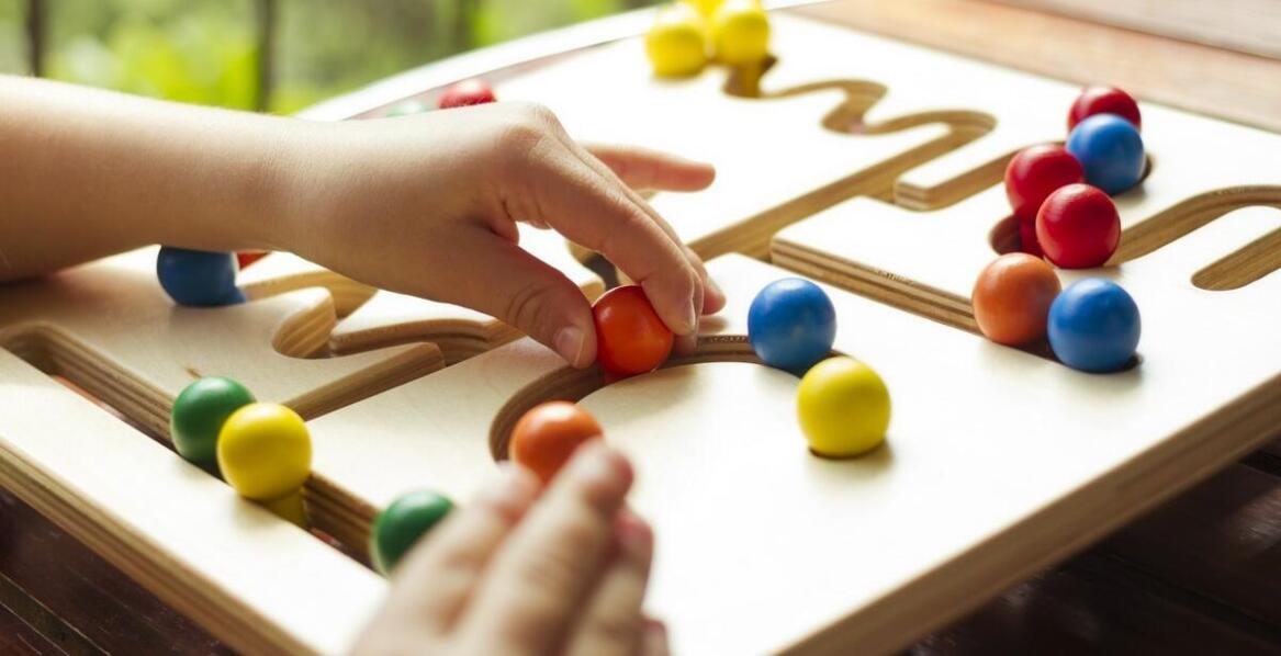 Ekologiczne zalety wielkoformatowych drewnianych gier dla środowiska