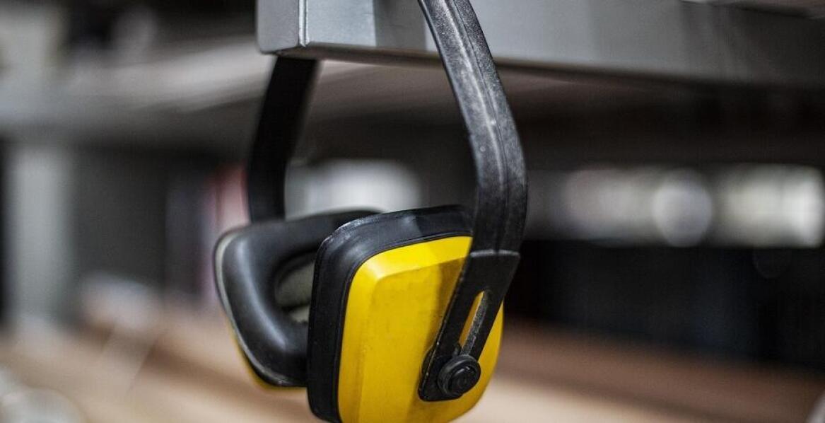 Wybór idealnego ochronnika słuchu dla przemysłowych pracowników