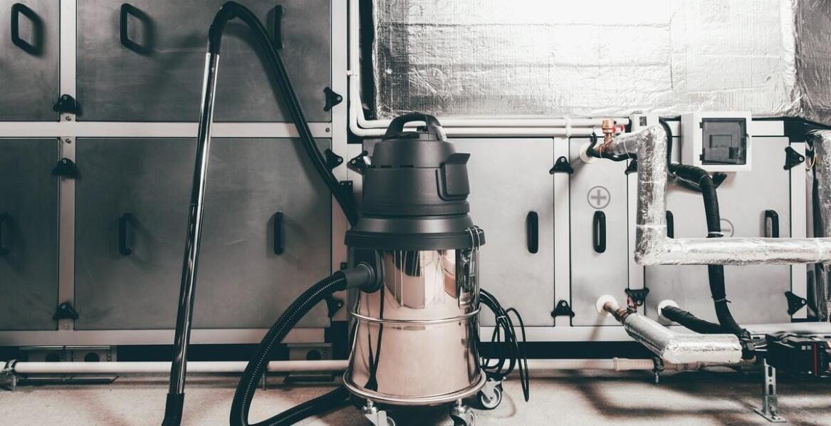 Jak wysokociśnieniowe pompy wspierają procesy mycia przemysłowego?