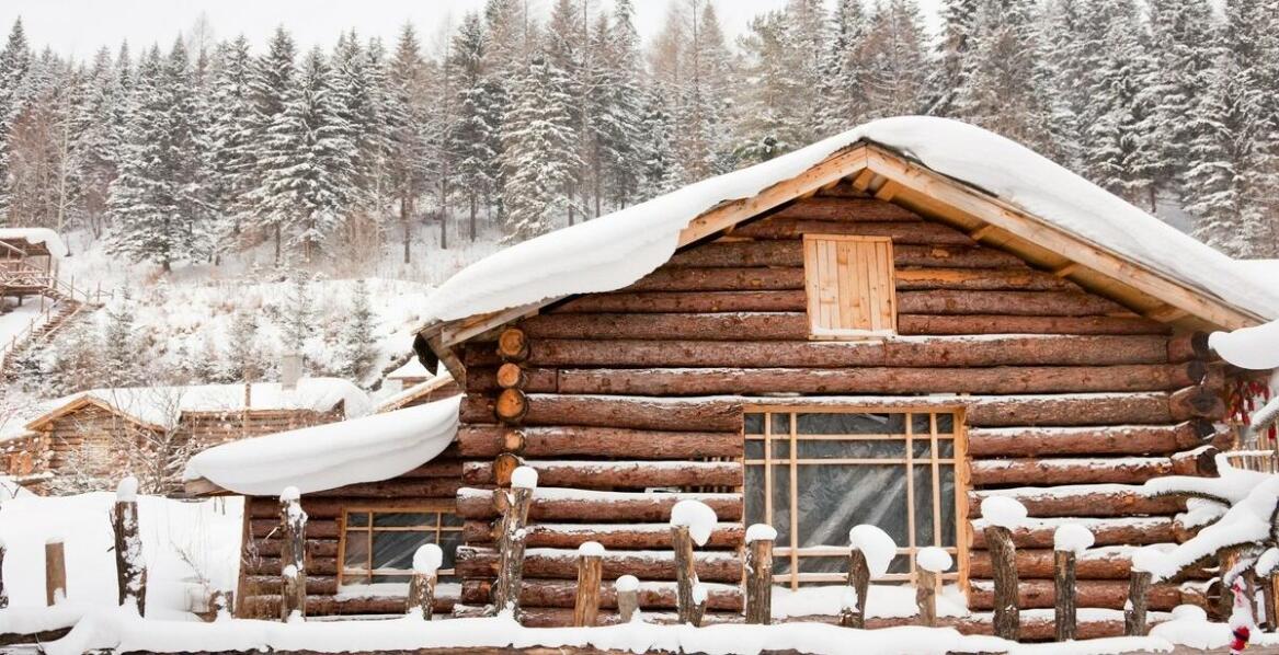 Jak domek z sauną w Beskidach łączy tradycyjną formę z nowoczesnym komfortem?