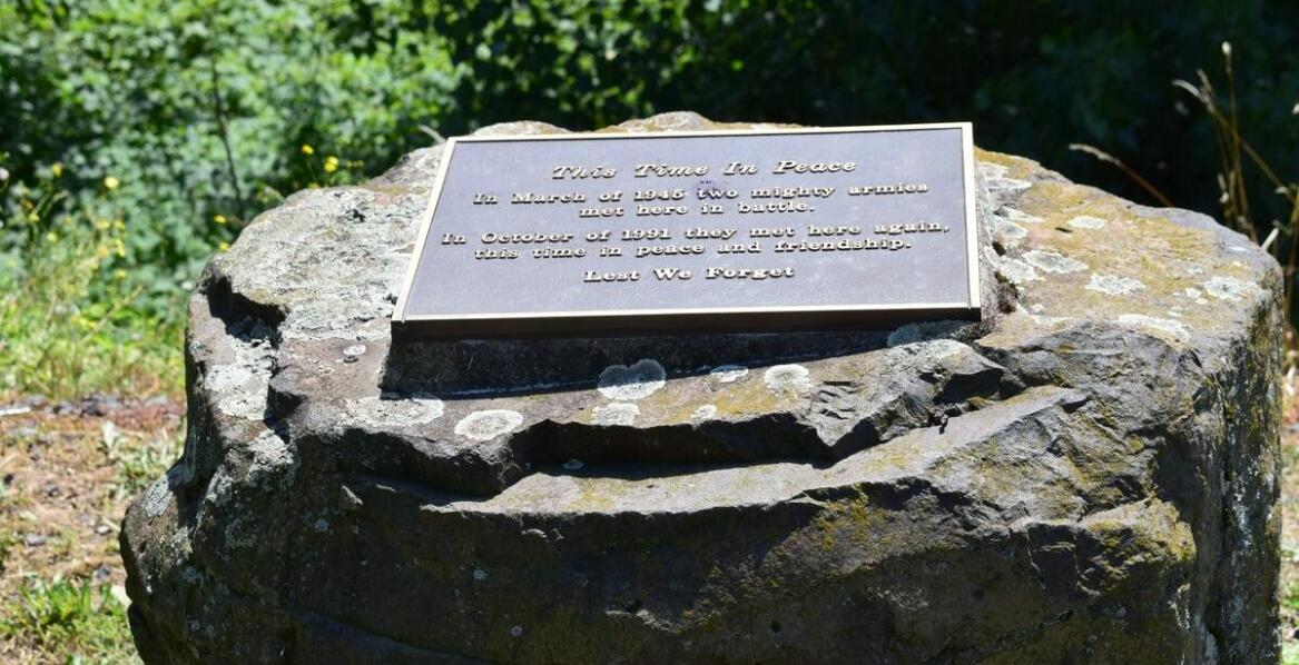 Wpływ warunków atmosferycznych na trwałość odnawianych napisów na pomnikach