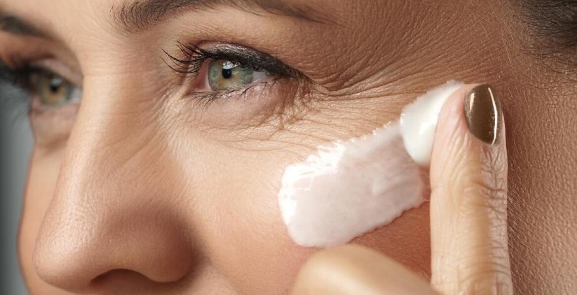 Skuteczność odmładzających zabiegów na skórę wokół oczu