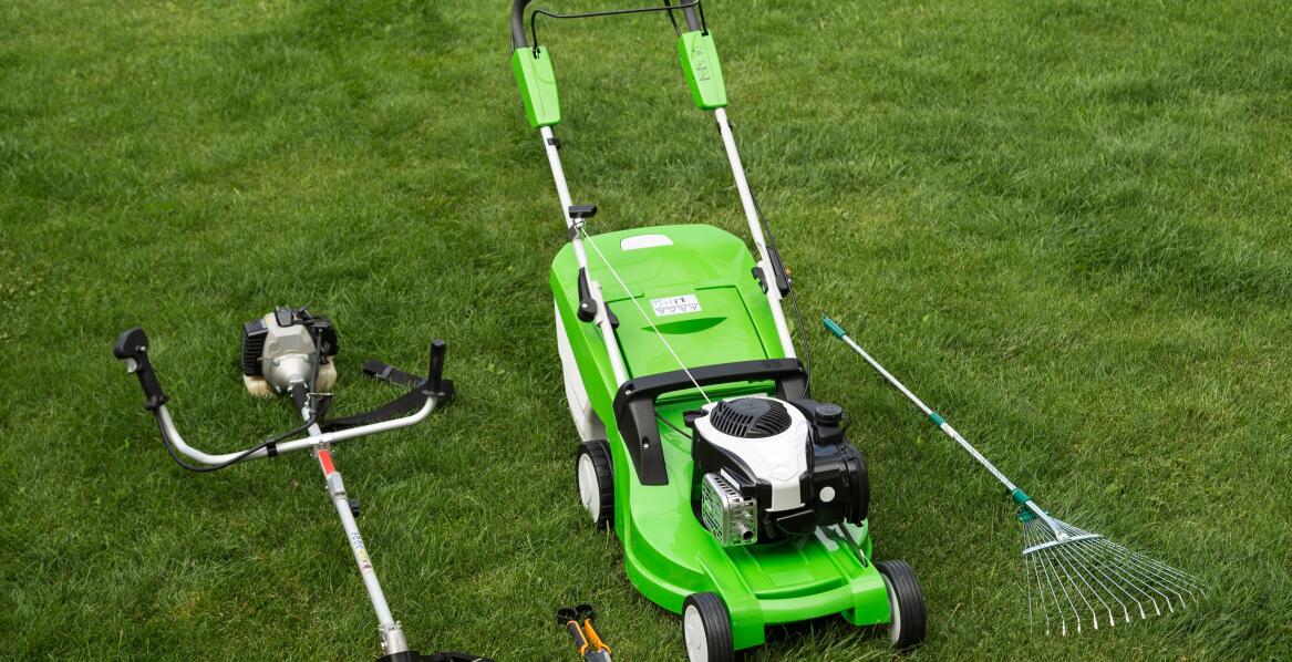 Jak spalinowe kosiarki pomagają w utrzymaniu estetyki ogrodu?