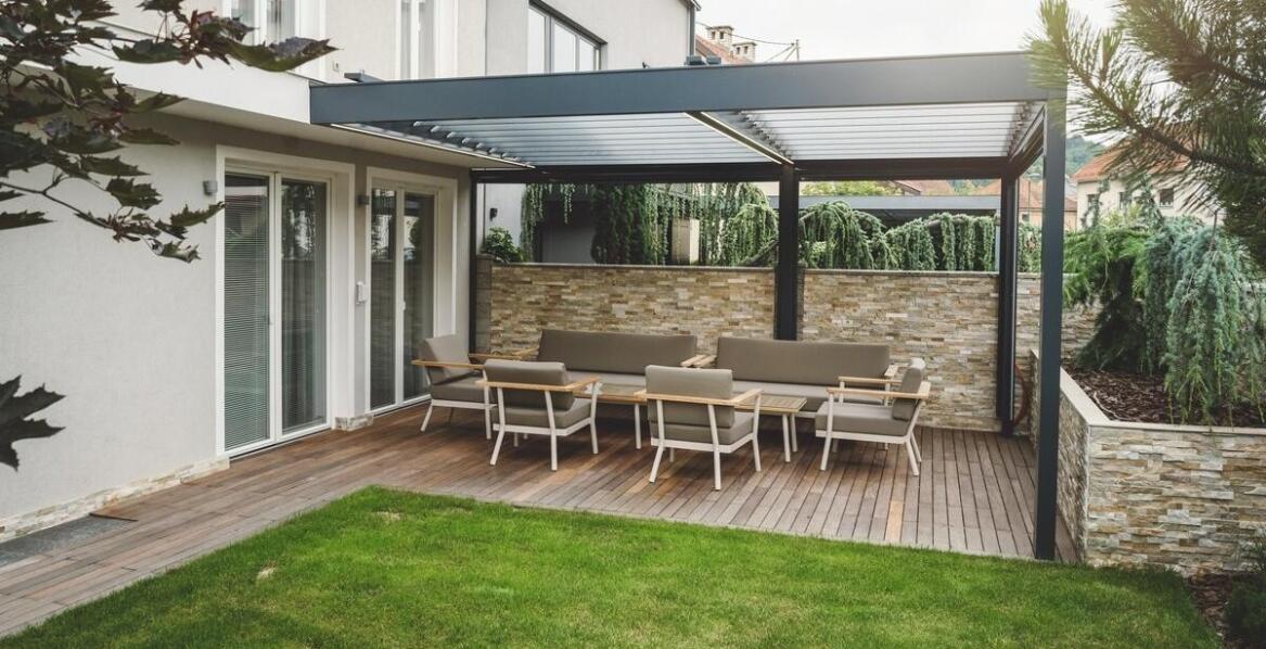 Przewodnik po dostępnych materiałach do tarasowych zadaszeń