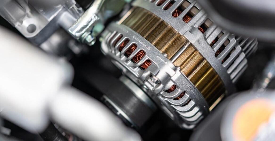 Zalety stosowania regenerowanych alternatorów w osobowych pojazdach