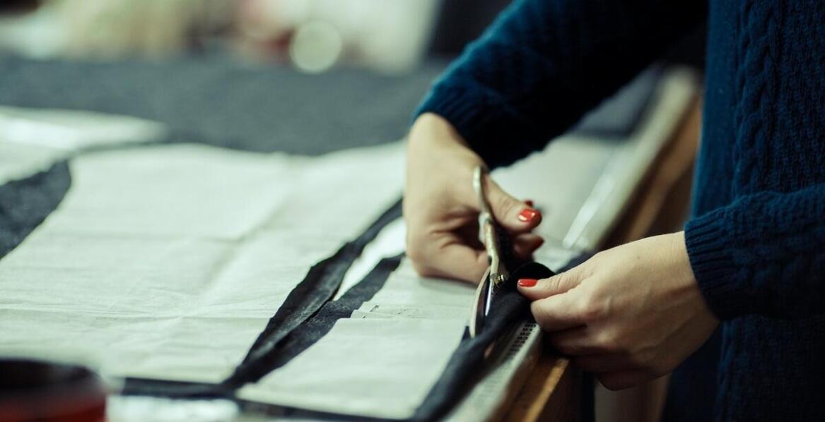 Jak cięcie lamówki na skosie może zwiększyć trwałość produktu?