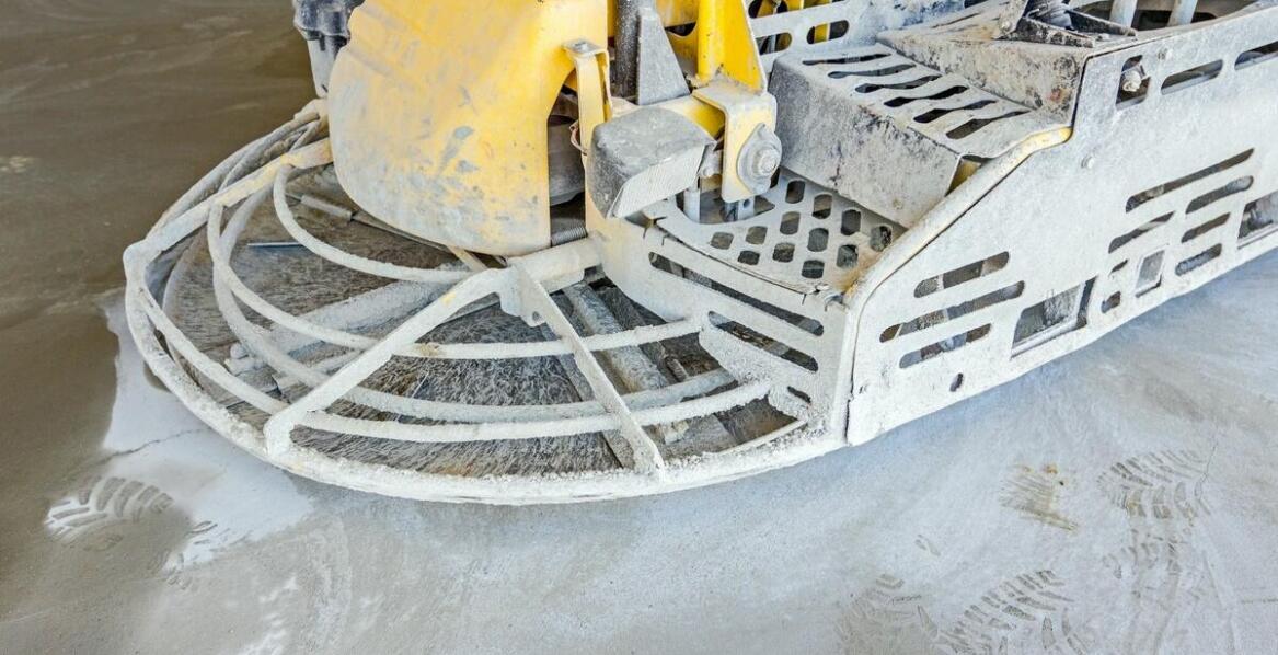 Korzyści z wykorzystania profesjonalnego sprzętu do cięcia betonowych posadzek