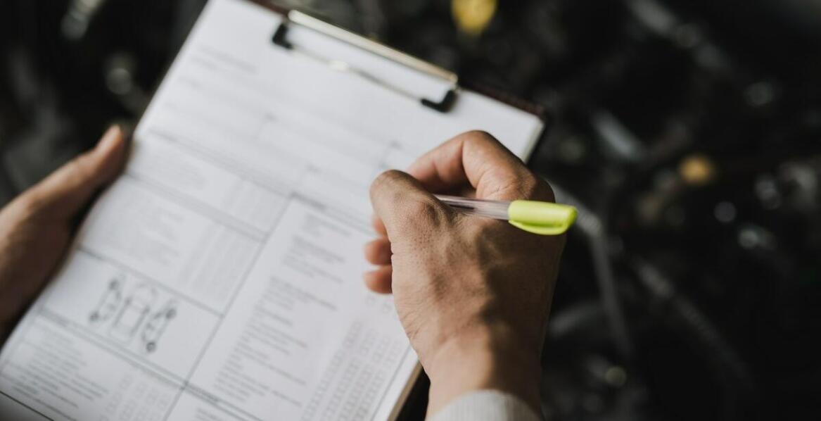 Jakie są najważniejsze elementy do sprawdzenia w historii serwisowej aut z Japonii?