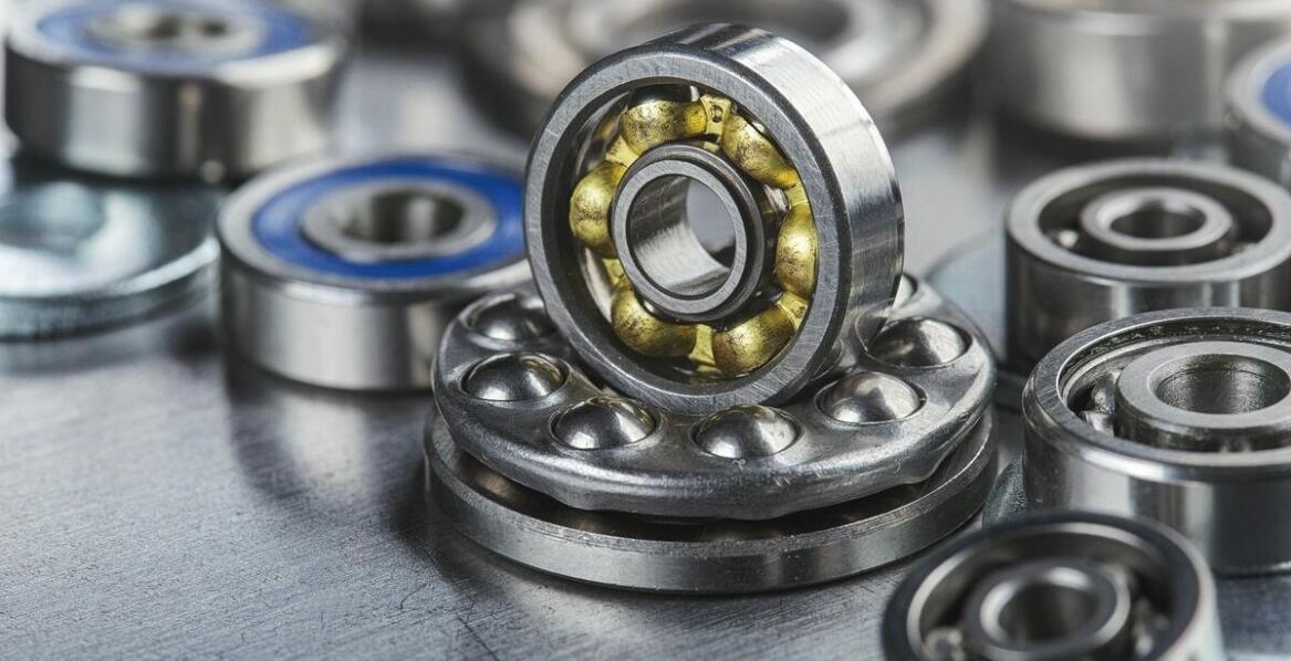 Jakie są zalety stosowania specjalistycznych opraw do łożysk poprzecznych?