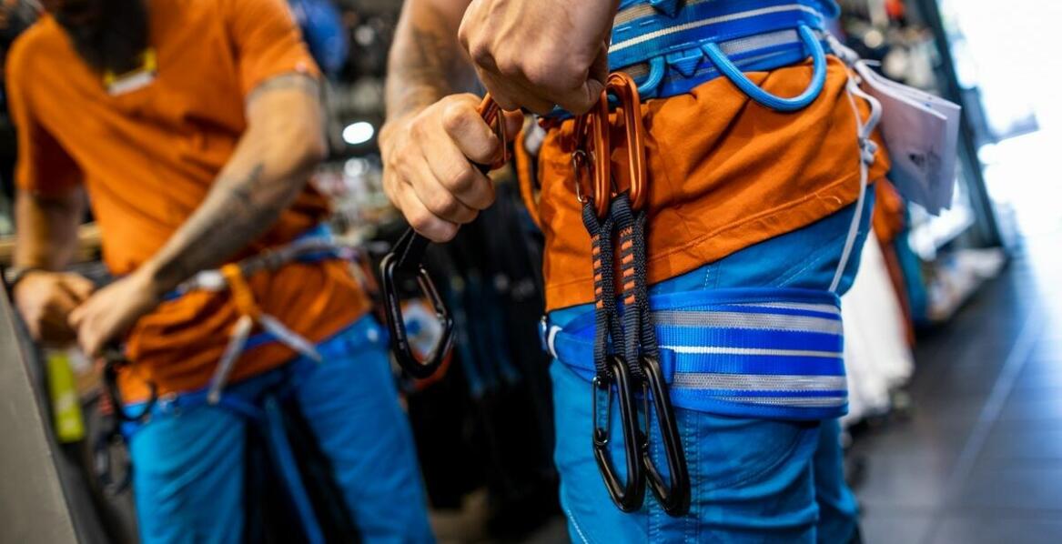 Jakie cechy powinna mieć alpinistyczna uprząż do wspinaczki lodowej?