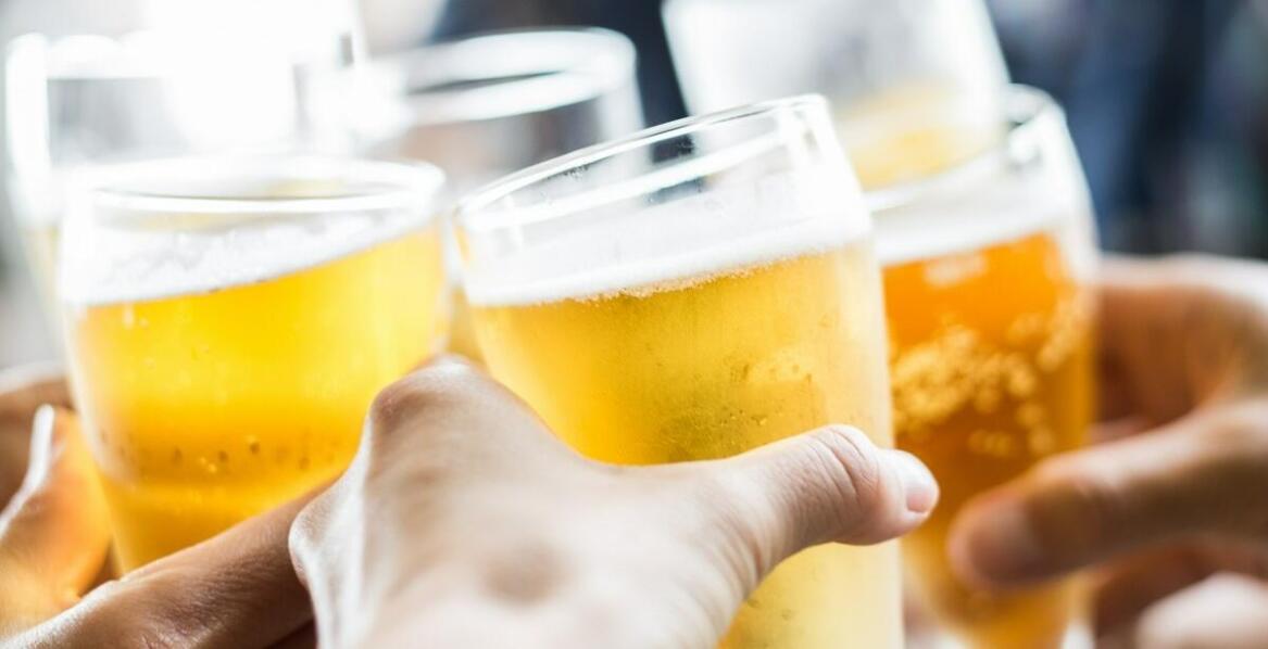 Efektywność różnych technik nadruku w promocji poprzez reklamowe kufle