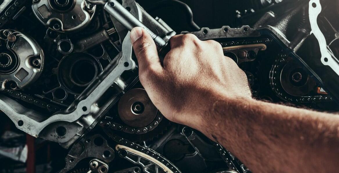 Jakie czynniki należy uwzględnić przy wyborze serwisu do naprawy wtryskiwaczy do Toyoty 2.2 D4D?