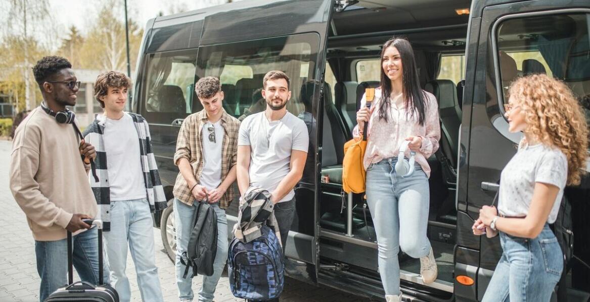 Ekspresowe przewozy osobowe na lotniska: co warto wiedzieć?