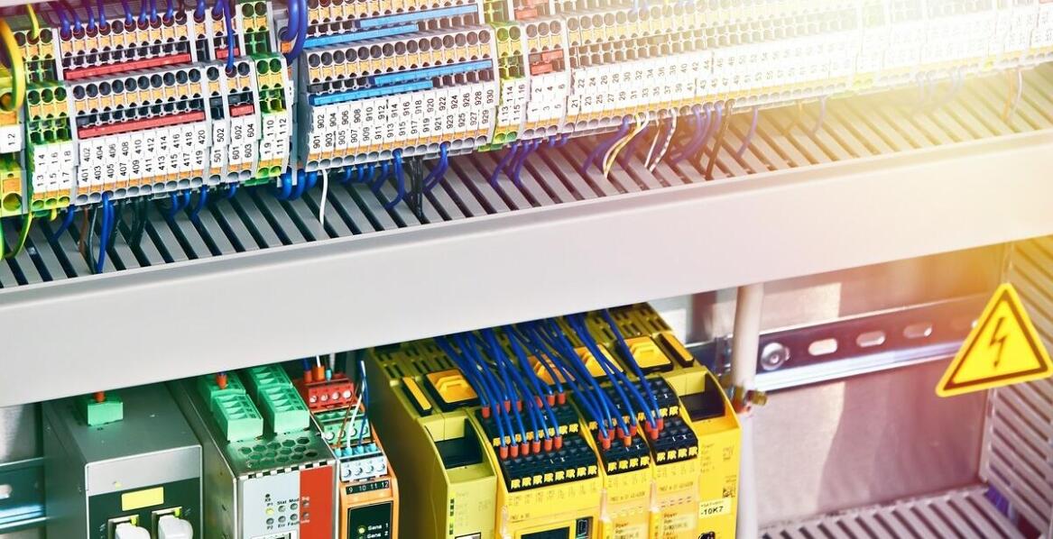 Sterownik serwo a jego wpływ na oszczędność energii w automatyce