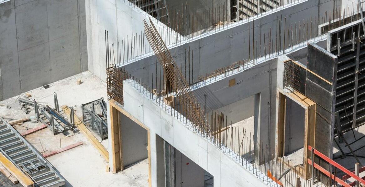 Jak ścienne szalunki mogą poprawić efektywność budowy?