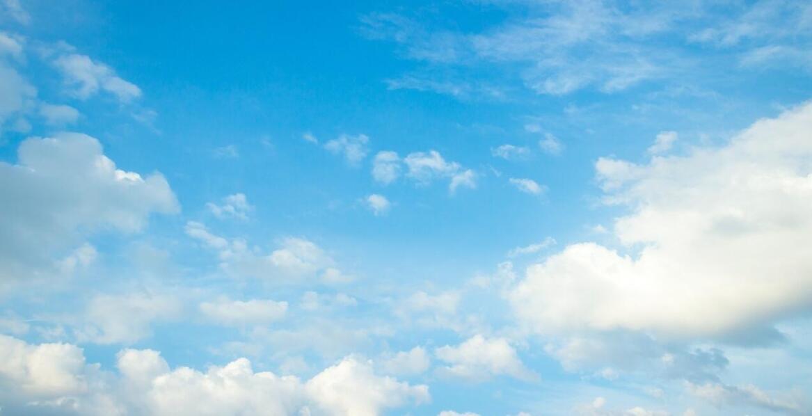 Cena a jakość: jak wybrać odpowiedni kurs dla skoczka spadochronowego?