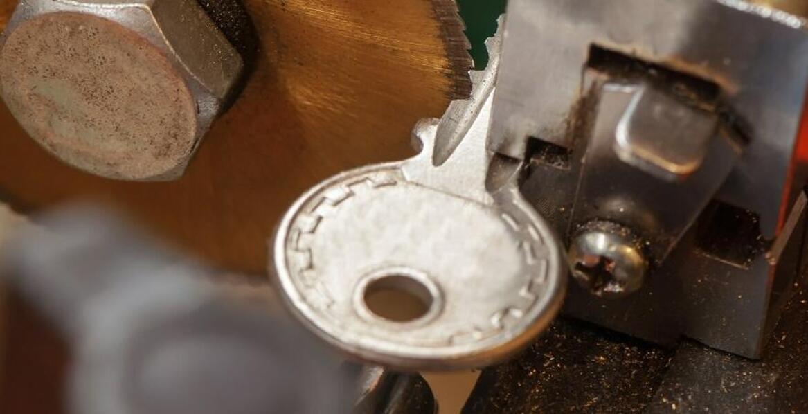 Rola nowoczesnych narzędzi w precyzyjnym dorabianiu kluczyków do samochodów