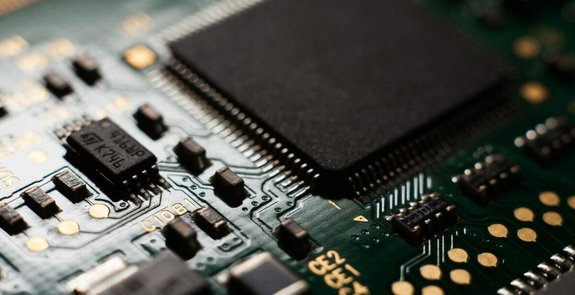 Sterownik silnika 12V w kontekście nowoczesnych technologii IoT.