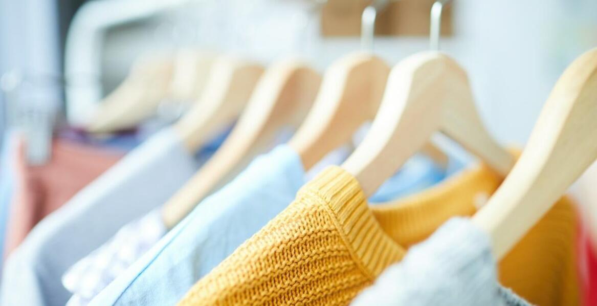 Bluzki dla chłopca z długim rękawem – najpopularniejsze fasony tej jesieni