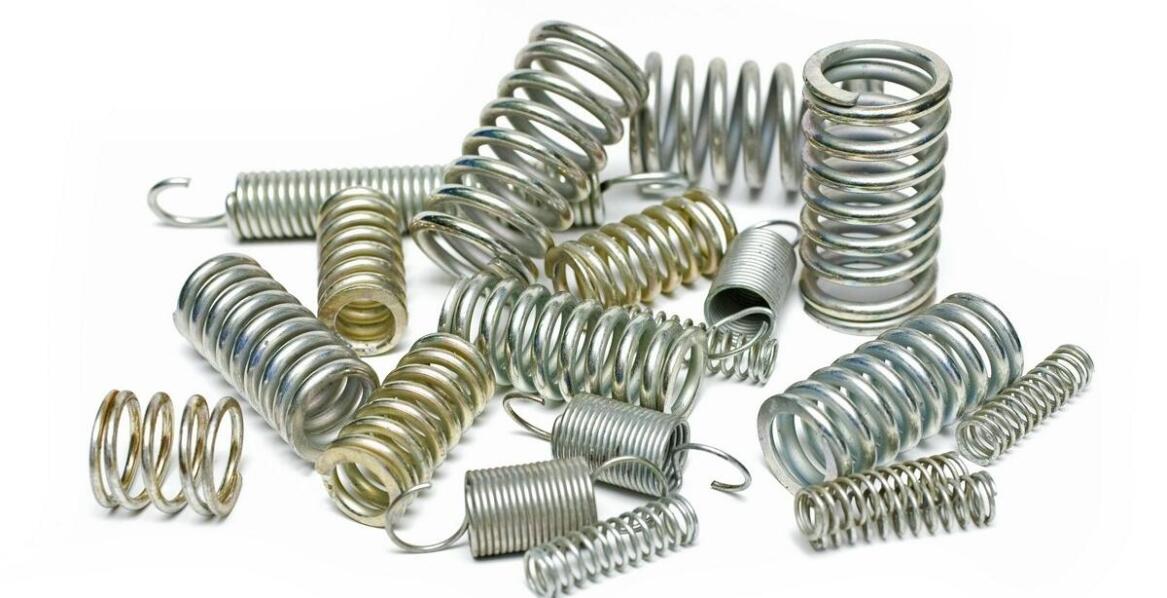 Sprężyny naciągowe na zamówienie – jakie zastosowanie mają w przemyśle?