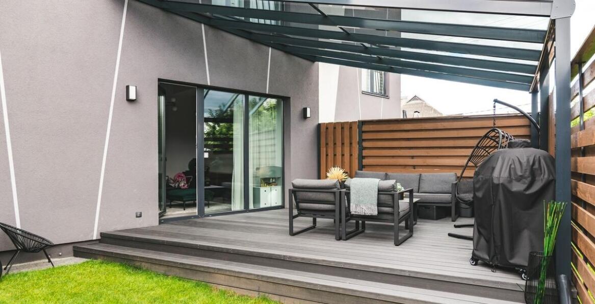 Jakie są zalety wyboru markizy 300x150 dla małych miejskich przestrzeni?