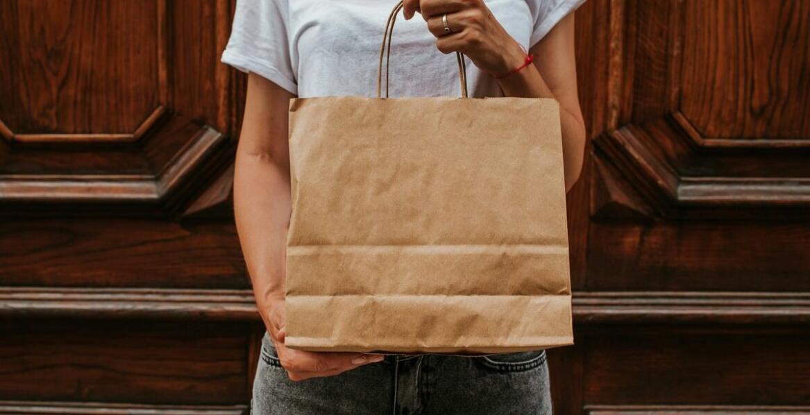 Funkcjonalność papierowej torby z nadrukiem w codziennym użytkowaniu