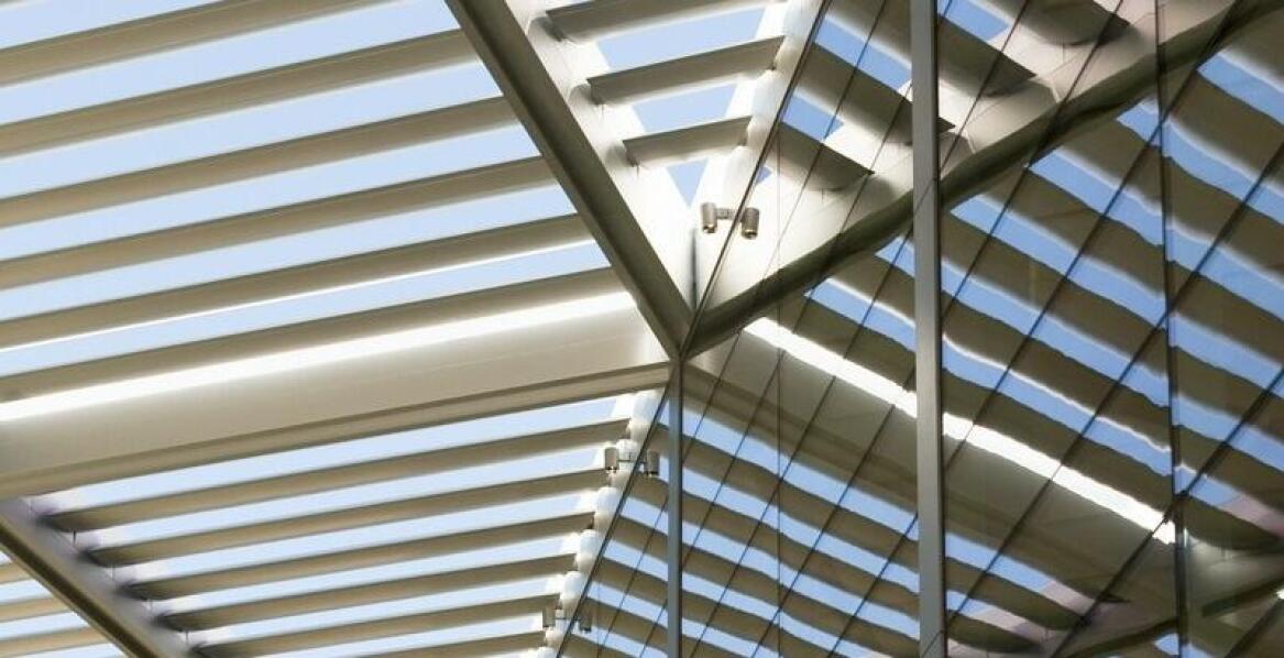 Jakie korzyści przynoszą daszki LightLine dla ekologicznego budownictwa?