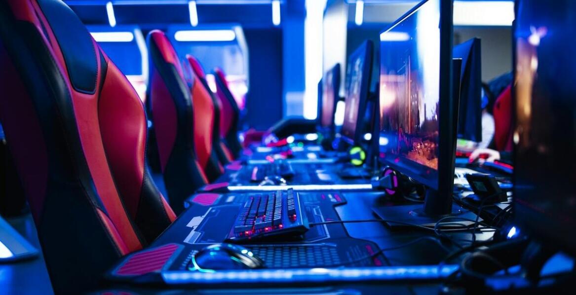 Sprzedaż online komputerowego sprzętu: Co oferuje sklep?