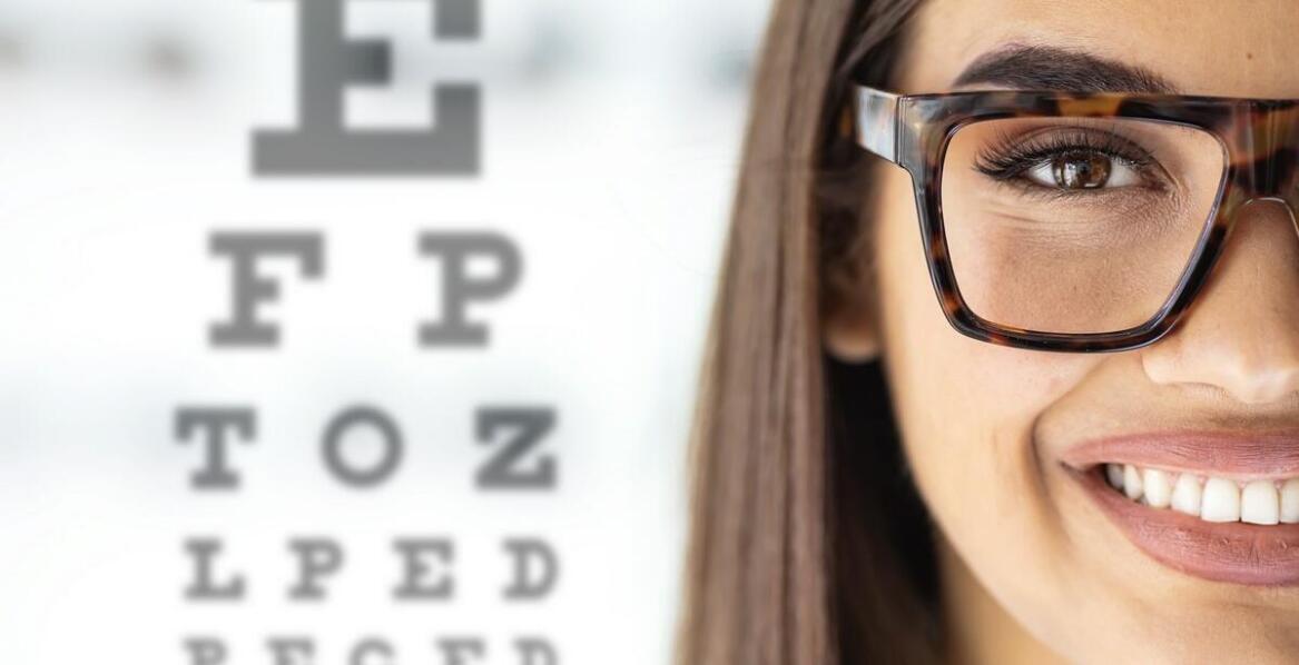 Dlaczego jakość tablicy Snellena do bliży ma znaczenie dla precyzyjnych wyników badań?