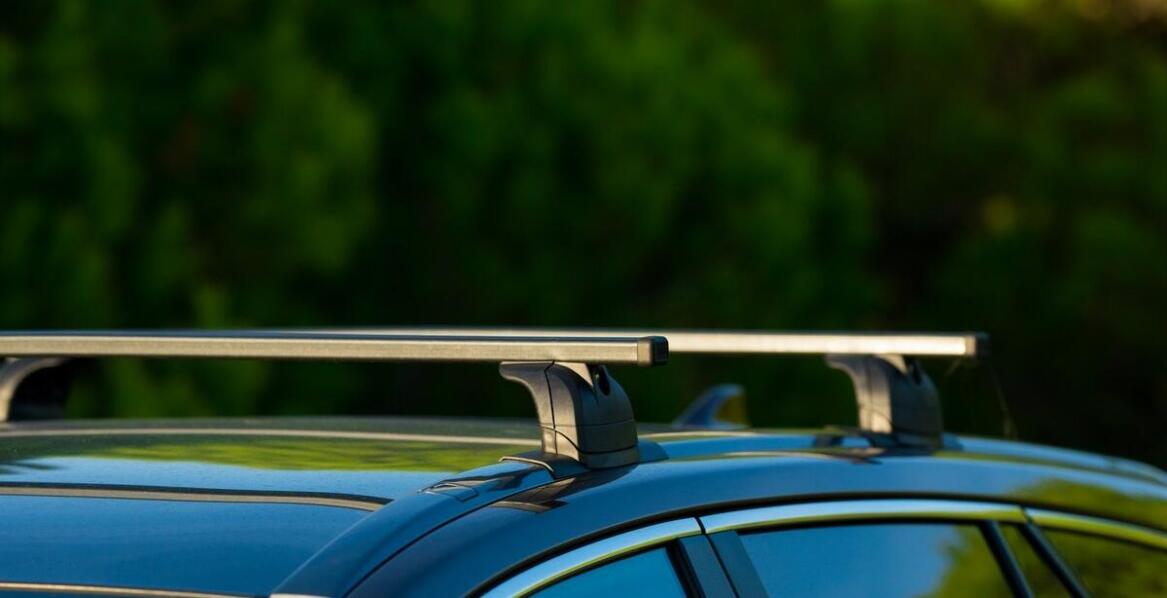 Akcesoria do dachowych boxów, które ułatwiają długodystansowe podróże