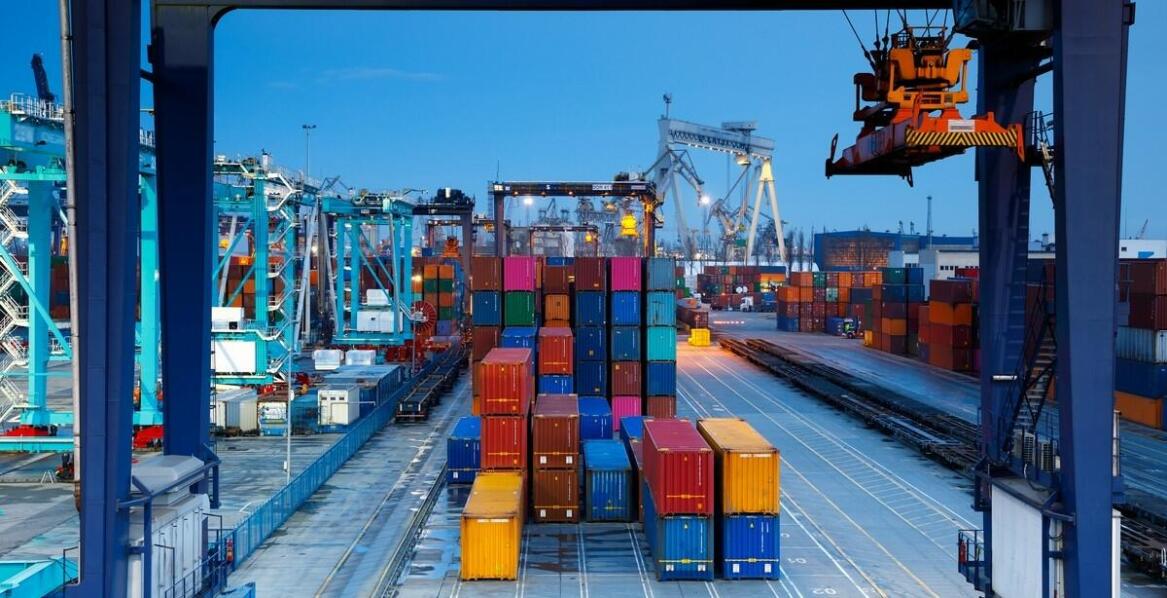 Jak nowoczesne maszyny wspierają efektywność transportowo-sprzętowych usług?