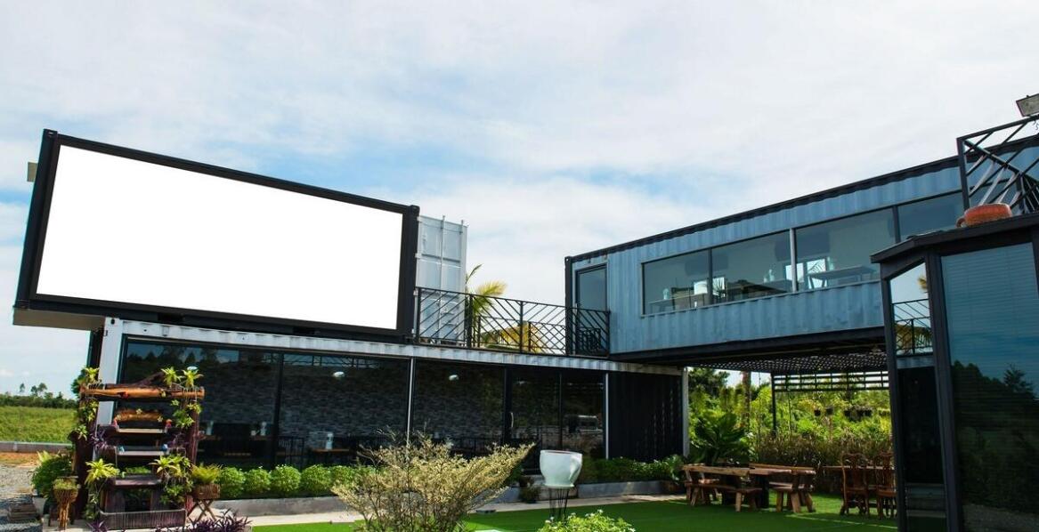 W Toruniu: Dlaczego warto postawić na wynajem biurowych kontenerów?