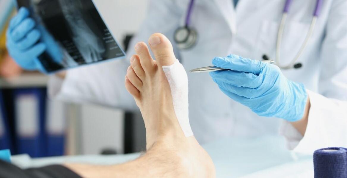 Jakie problemy stóp rozwiązuje podologiczna konsultacja?