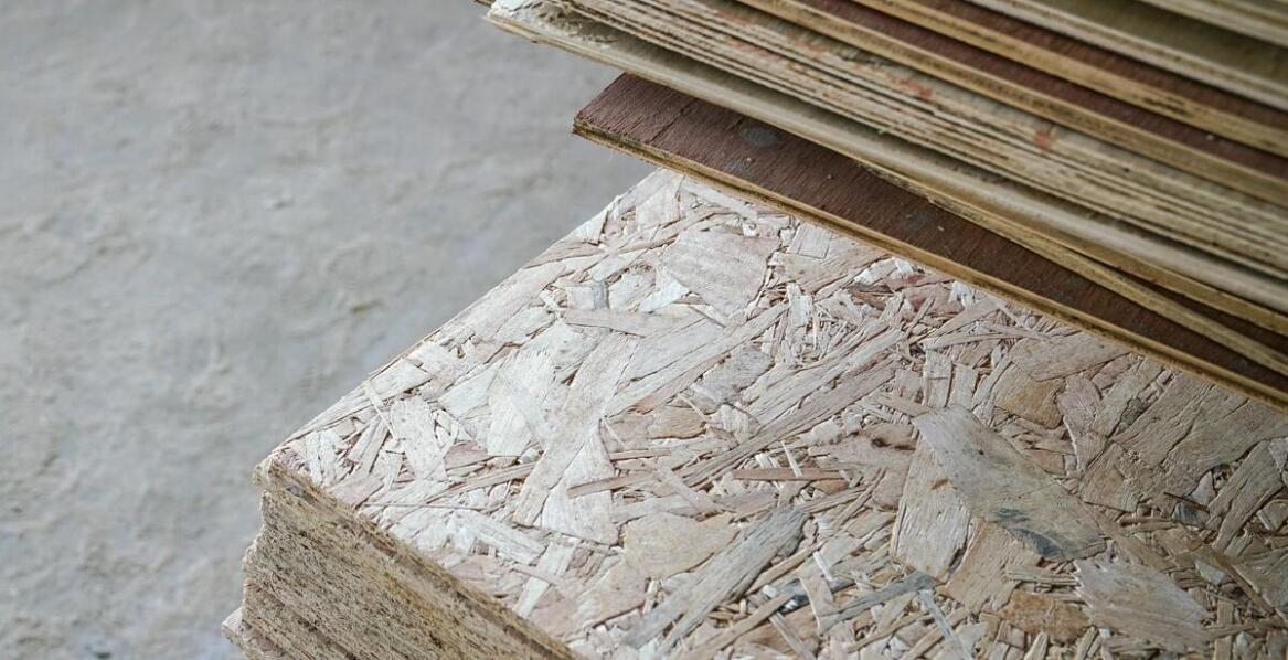 Jakie są korzyści z zastosowania płyt OSB do budowy mebli?