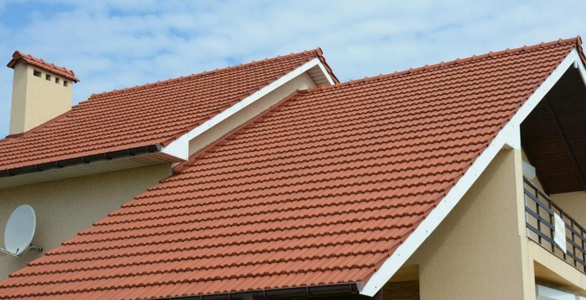 Różnorodność materiałów dachowych – co oferują dachy w Józefosławiu?