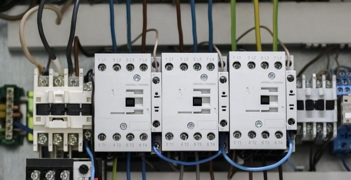 Optymalizacja zużycia energii elektrycznej w wspólnotach mieszkaniowych