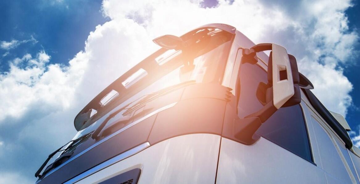 Bezpieczeństwo użytkowania a wybór odpowiedniej klamki do wyłazu na dachu