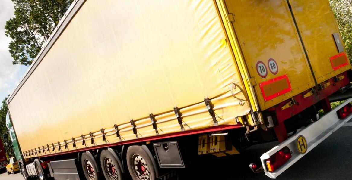 Wynajem przyczep a oszczędność czasu – jak zoptymalizować proces transportu?