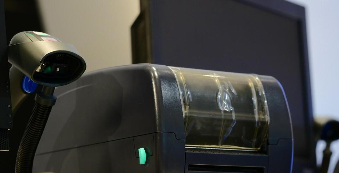 Zalety i wady termicznych drukarek w różnych branżach